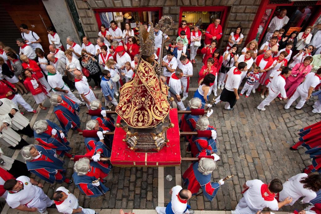 Espacioso Apartamento En El Centro De Pamplona Kültér fotó