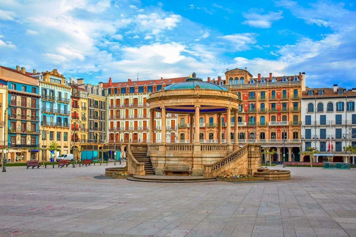 Espacioso Apartamento En El Centro De Pamplona Kültér fotó