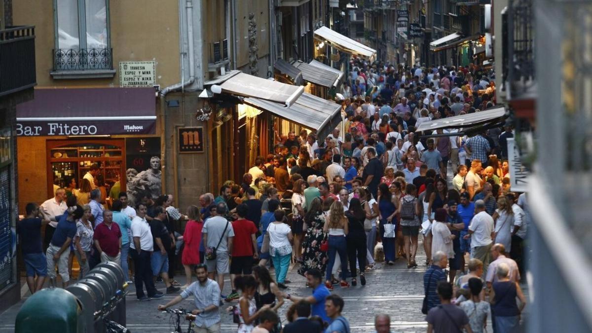 Espacioso Apartamento En El Centro De Pamplona Kültér fotó