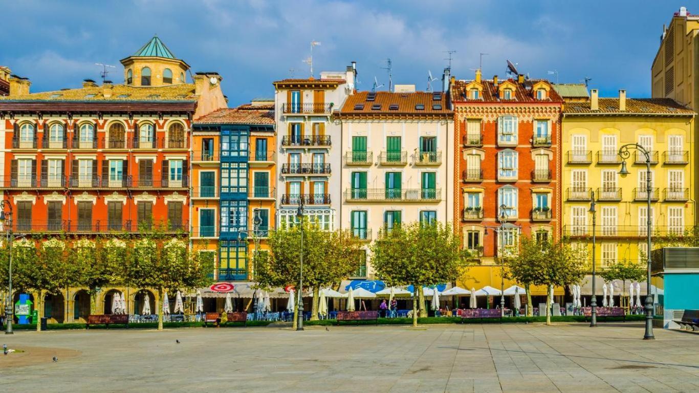 Espacioso Apartamento En El Centro De Pamplona Kültér fotó